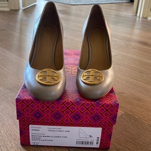 Tory burch Benton 85mm closed toe wedge.